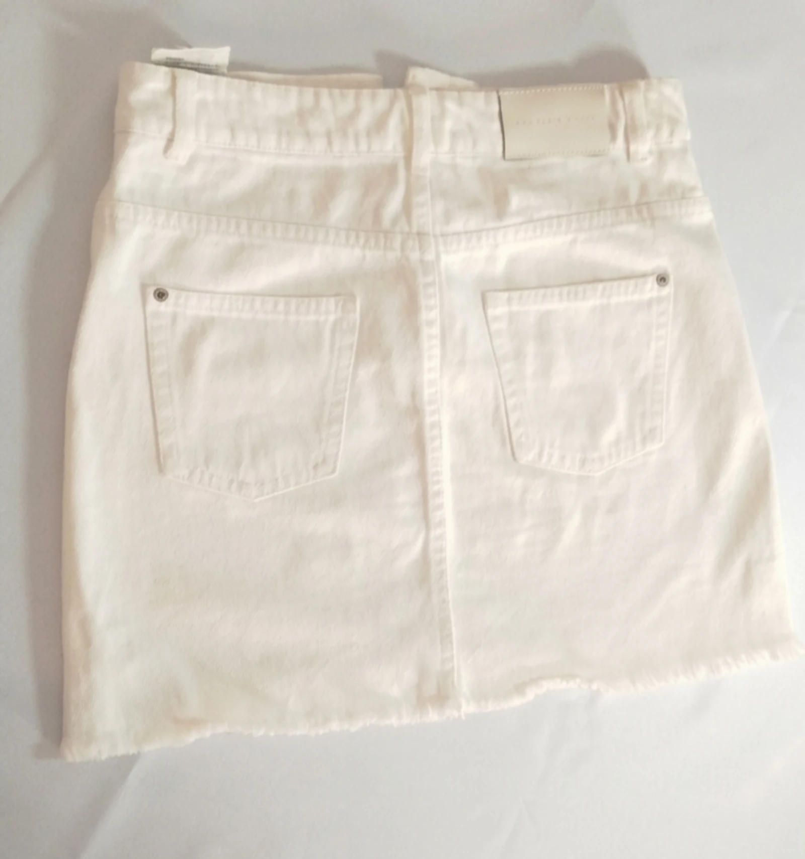 Title: White Denim Mini Skirt Mango (MNG Denim) - Frayed Hem – photo 2